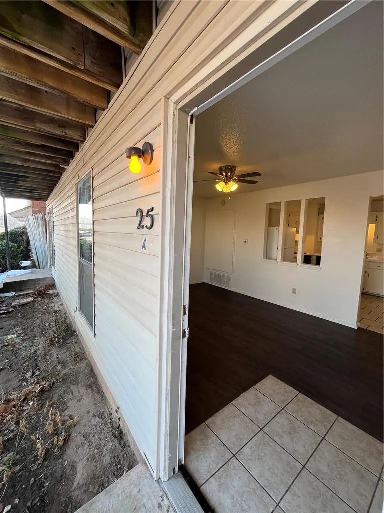 Photo 2 — 1901 E LINDSEY Street 25A, Norman, OK 73071