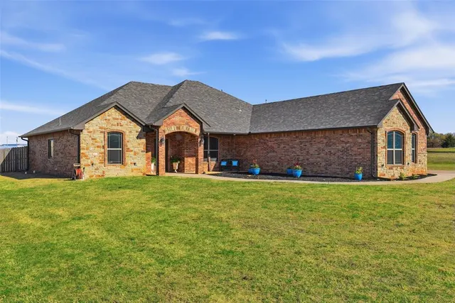 Photo 2 — 104 E Cool Springs Road, Rush Springs, OK 73082