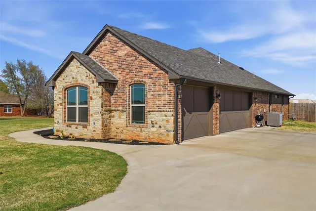 Photo 3 — 104 E Cool Springs Road, Rush Springs, OK 73082