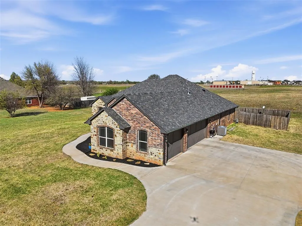 Photo 5 — 104 E Cool Springs Road, Rush Springs, OK 73082