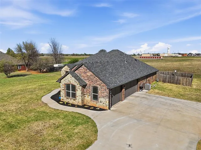 Photo 5 — 104 E Cool Springs Road, Rush Springs, OK 73082