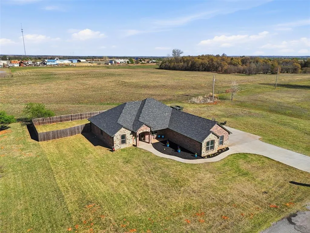 Photo 6 — 104 E Cool Springs Road, Rush Springs, OK 73082