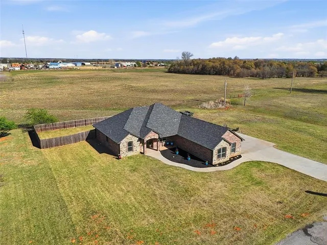 Photo 6 — 104 E Cool Springs Road, Rush Springs, OK 73082