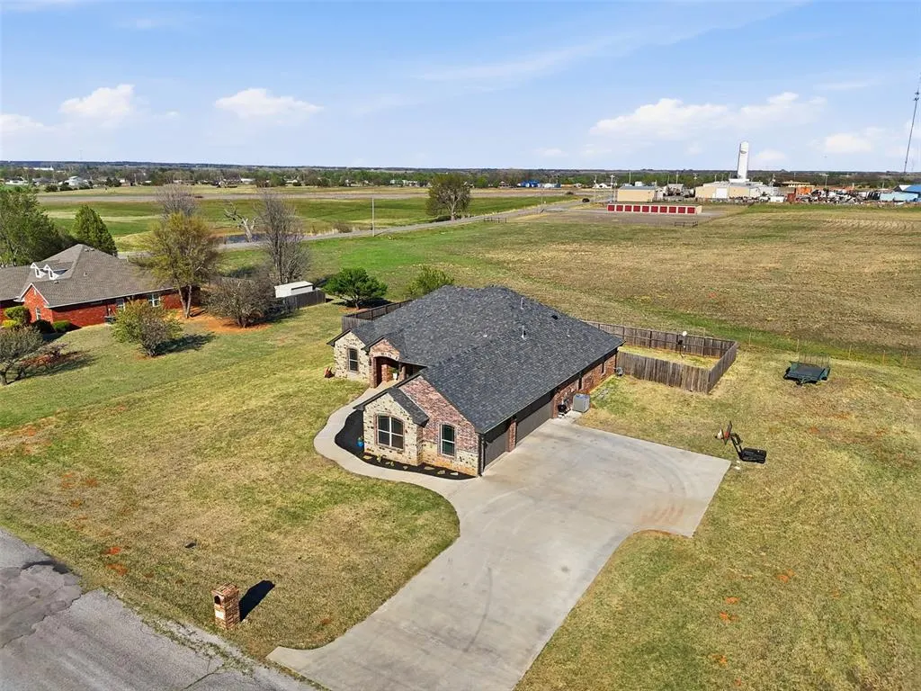 Photo 7 — 104 E Cool Springs Road, Rush Springs, OK 73082
