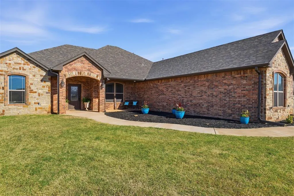 Photo 8 — 104 E Cool Springs Road, Rush Springs, OK 73082