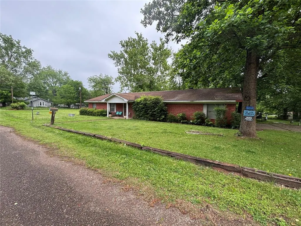 Photo 2 — 408 NE Ave A Avenue, Idabel, OK 74745