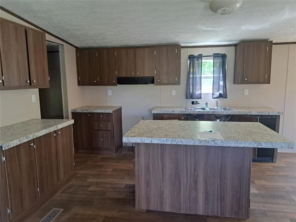 Photo 4 — 4090 Whitetail Circle, Guthrie, OK 73044