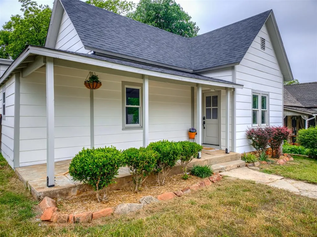 Front exterior — 509 N Division Street, Guthrie, OK 73044