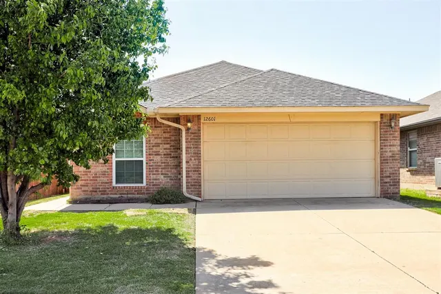 Photo 2 — 12601 Heritage Oaks Drive, Oklahoma City, OK 73120