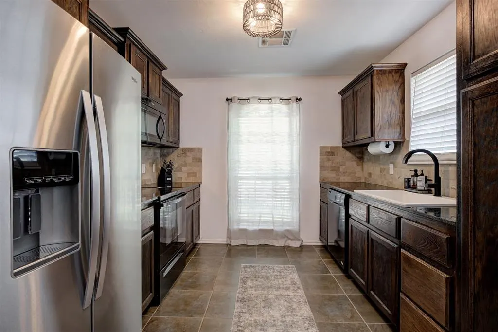 Photo 14 — 12601 Heritage Oaks Drive, Oklahoma City, OK 73120