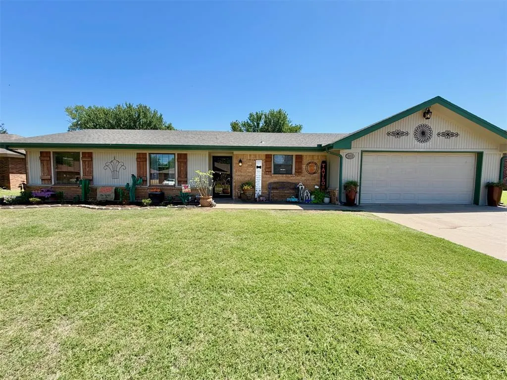 Photo 2 — 2112 Lynn Lane, Weatherford, OK 73096