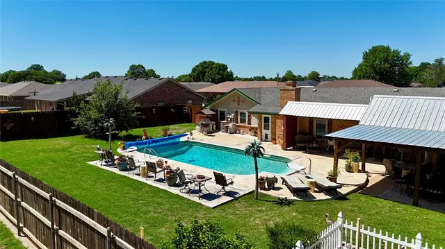 Photo 3 — 2112 Lynn Lane, Weatherford, OK 73096