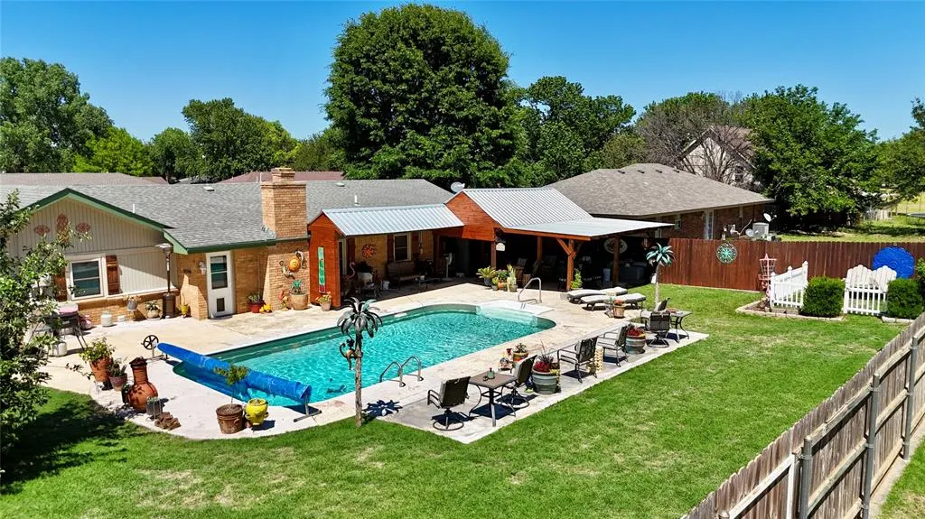 Photo 4 — 2112 Lynn Lane, Weatherford, OK 73096