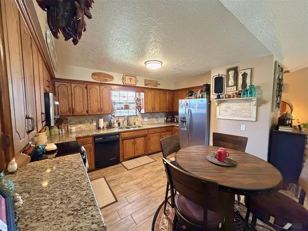 Photo 13 — 2112 Lynn Lane, Weatherford, OK 73096