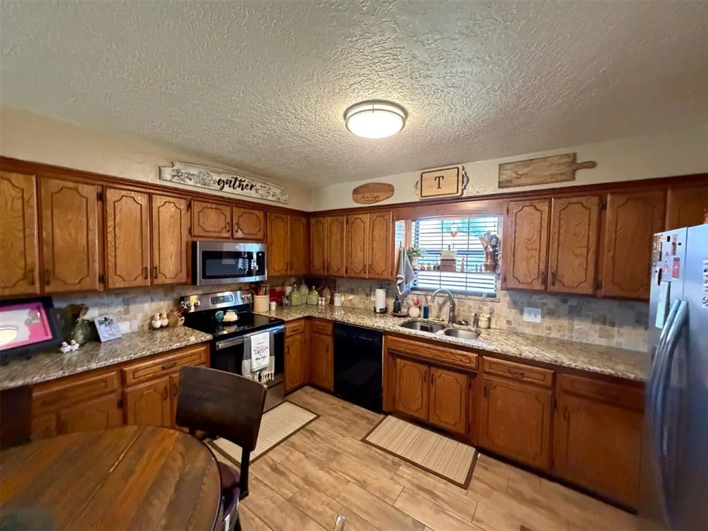 Photo 15 — 2112 Lynn Lane, Weatherford, OK 73096