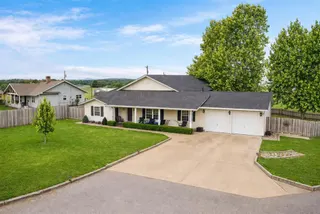 Sold home at 401 S Coblake Street