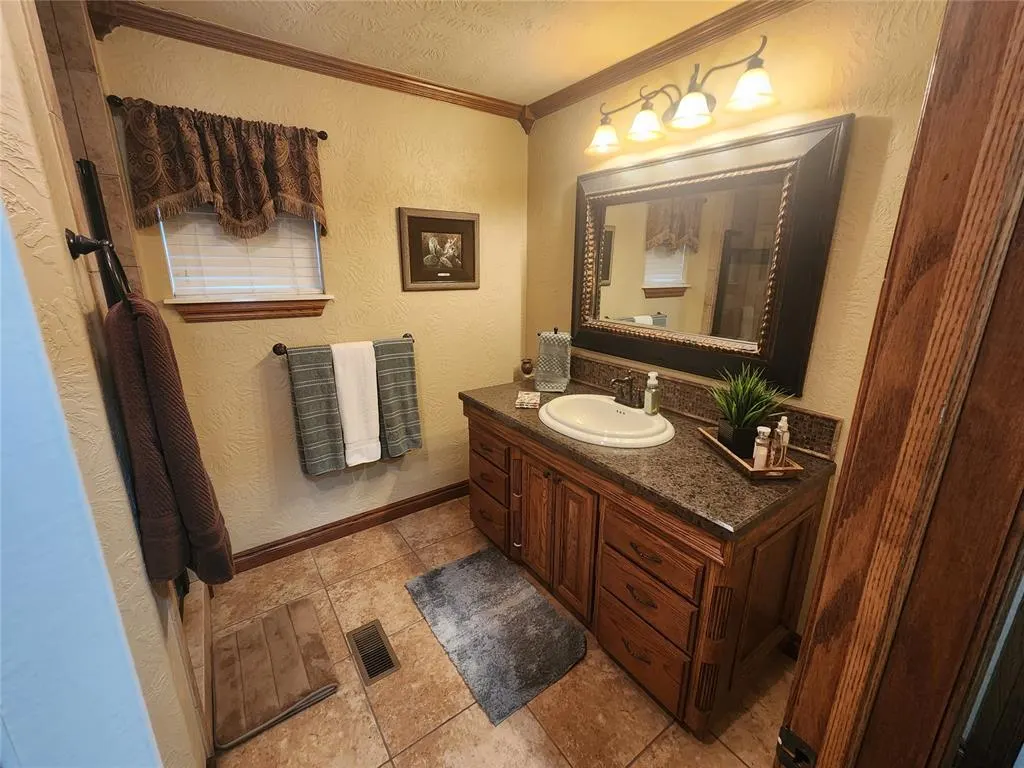 Photo 23 — 401 S Coblake Street, Apache, OK 73006