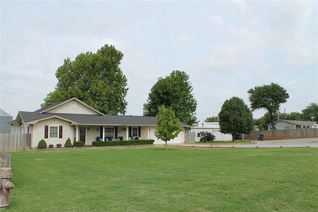 Photo 28 — 401 S Coblake Street, Apache, OK 73006
