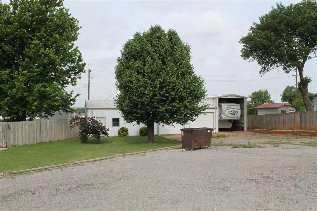 Photo 31 — 401 S Coblake Street, Apache, OK 73006