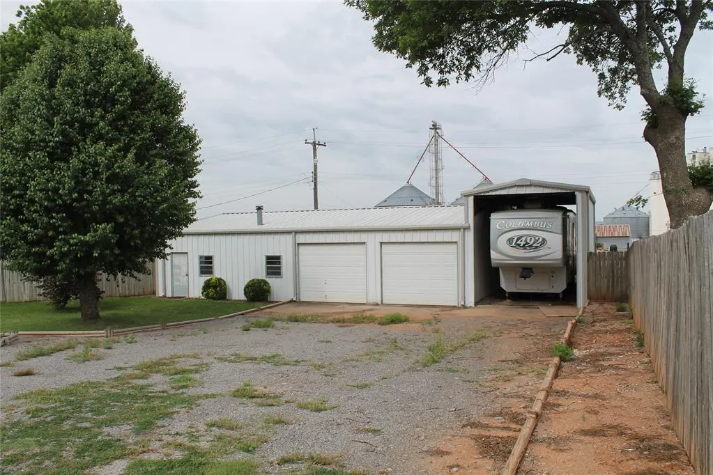 Photo 32 — 401 S Coblake Street, Apache, OK 73006