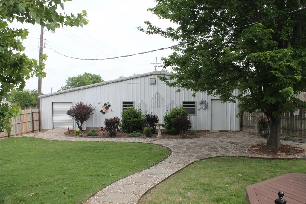Photo 33 — 401 S Coblake Street, Apache, OK 73006