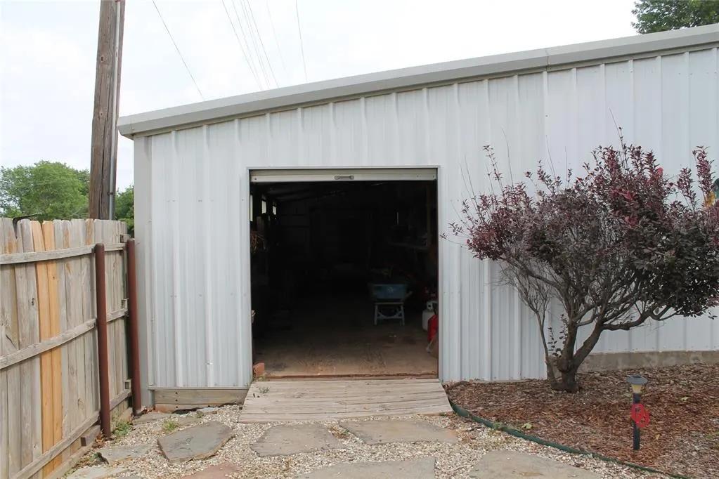 Photo 34 — 401 S Coblake Street, Apache, OK 73006