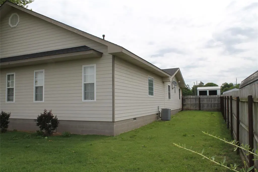 Photo 37 — 401 S Coblake Street, Apache, OK 73006