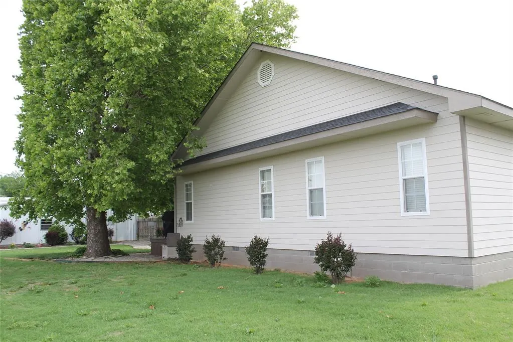 Photo 38 — 401 S Coblake Street, Apache, OK 73006
