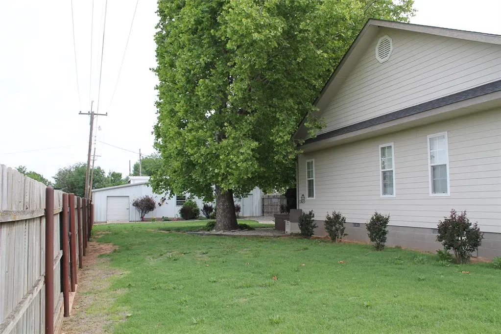 Photo 39 — 401 S Coblake Street, Apache, OK 73006