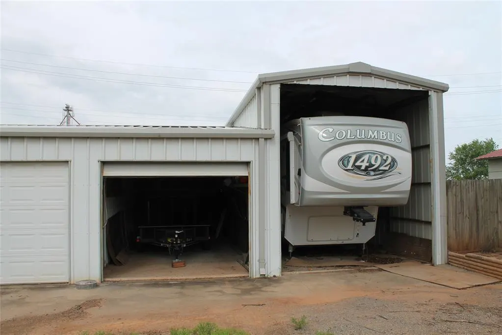 Photo 43 — 401 S Coblake Street, Apache, OK 73006