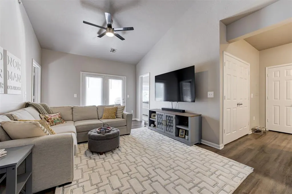 Photo 6 — 2200 Classen Boulevard 6133, Norman, OK 73071