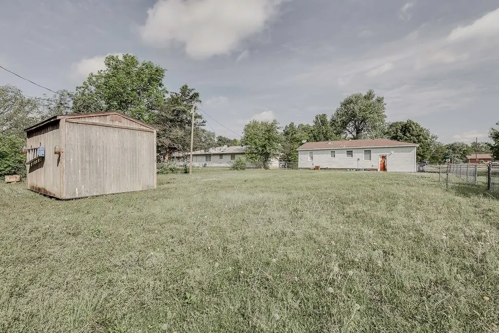 Photo 2 — 802 W Spruce Street, Haskell, OK 74436