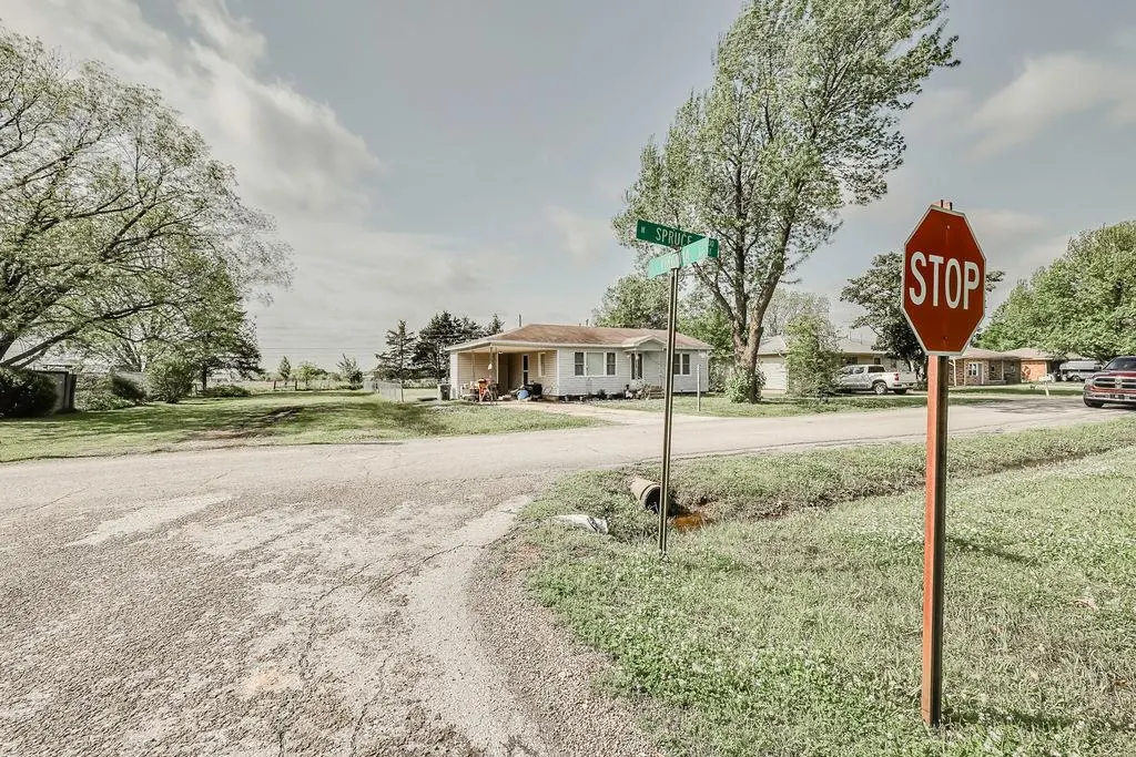 Photo 32 — 802 W Spruce Street, Haskell, OK 74436
