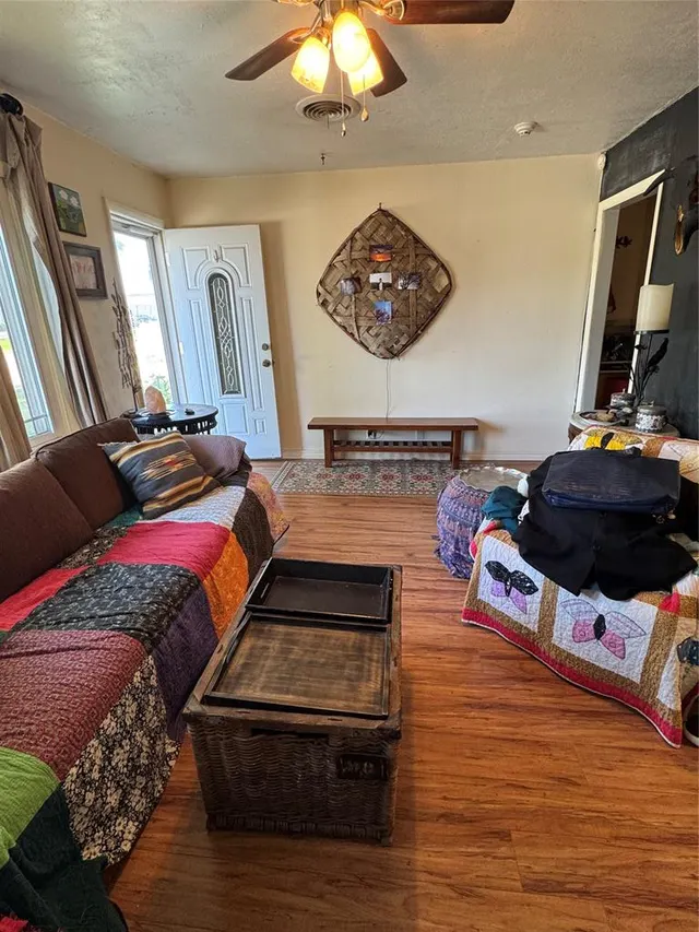 Photo 2 — 9521 N Walker Avenue, Oklahoma City, OK 73114