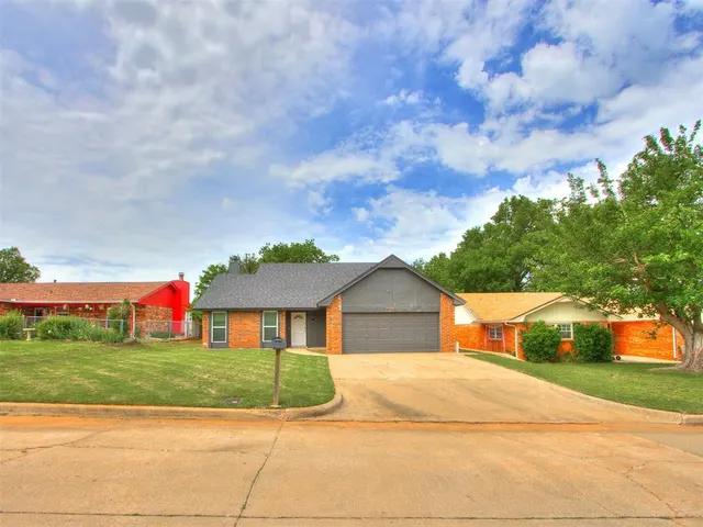 Photo 2 — 16 Tawana Drive, Shawnee, OK 74804