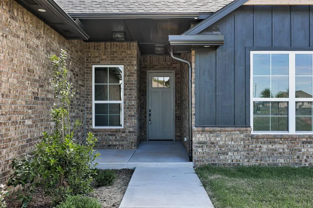 Photo 4 — 2005 Shady Oaks Circle, Blanchard, OK 73010