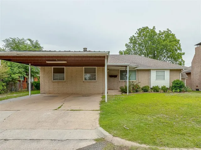 Photo 2 — 919 SW 3rd Street, Moore, OK 73160