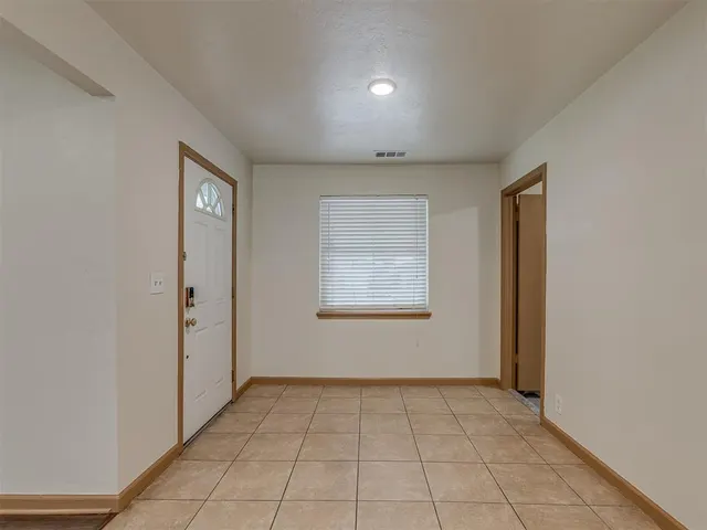 Photo 4 — 919 SW 3rd Street, Moore, OK 73160
