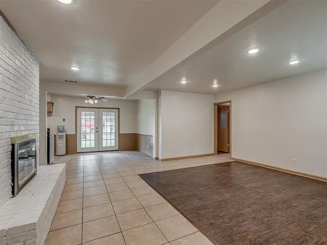 Photo 5 — 919 SW 3rd Street, Moore, OK 73160