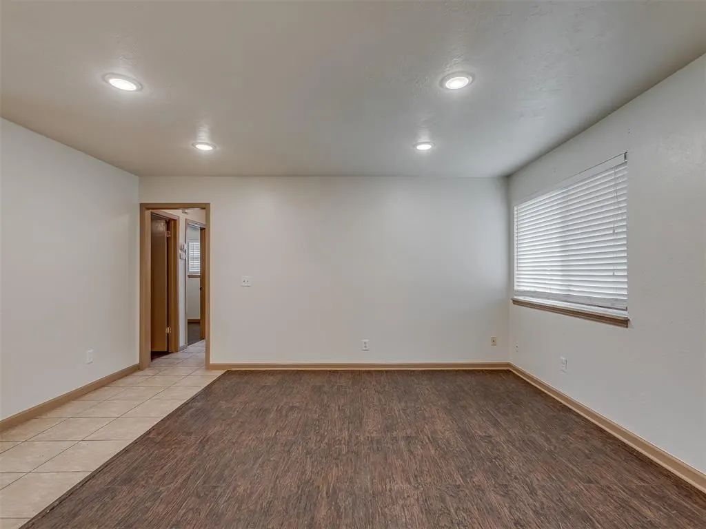Photo 6 — 919 SW 3rd Street, Moore, OK 73160
