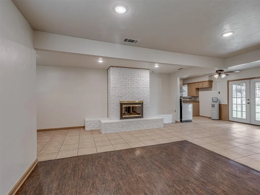 Photo 8 — 919 SW 3rd Street, Moore, OK 73160