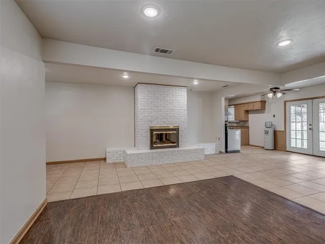 Photo 8 — 919 SW 3rd Street, Moore, OK 73160