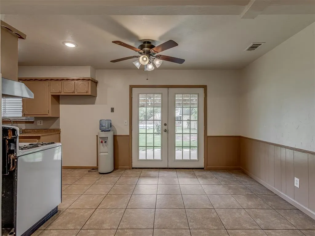 Photo 10 — 919 SW 3rd Street, Moore, OK 73160