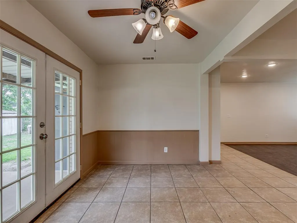 Photo 12 — 919 SW 3rd Street, Moore, OK 73160