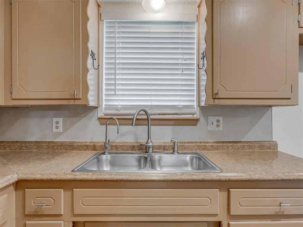 Photo 17 — 919 SW 3rd Street, Moore, OK 73160