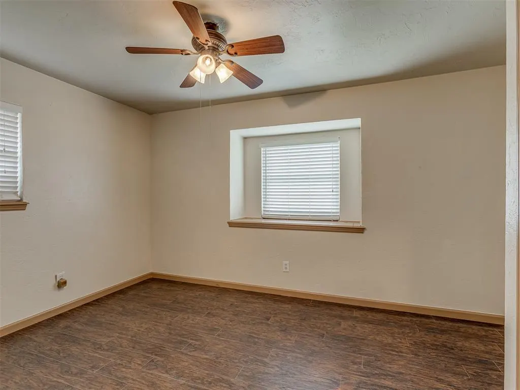 Photo 18 — 919 SW 3rd Street, Moore, OK 73160