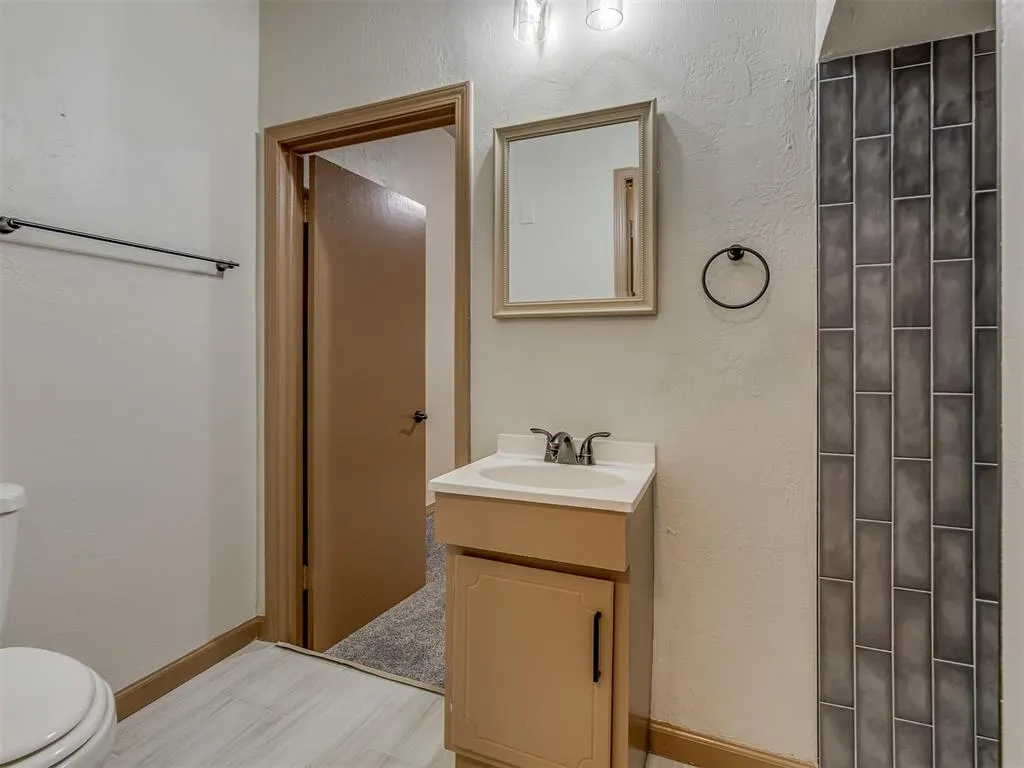 Photo 31 — 919 SW 3rd Street, Moore, OK 73160