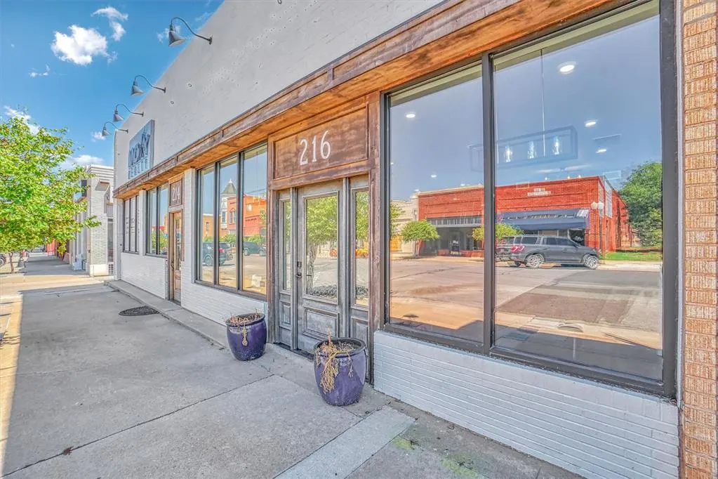 Photo 2 — 216 W Broadway Avenue, Elk City, OK 73644