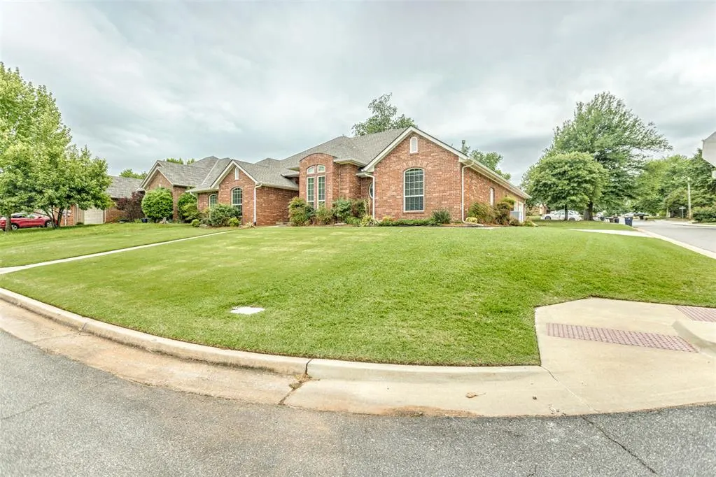 Photo 2 — 14013 Pecan Hollow Terrace, Edmond, OK 73013