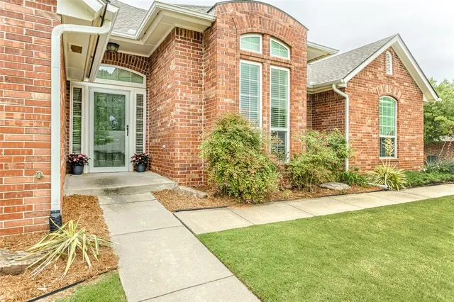 Photo 3 — 14013 Pecan Hollow Terrace, Edmond, OK 73013